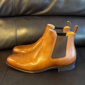 Worn twice! Mens Taft Hiro boot Chelsea boot. Size 11. Brown Genuine Leather